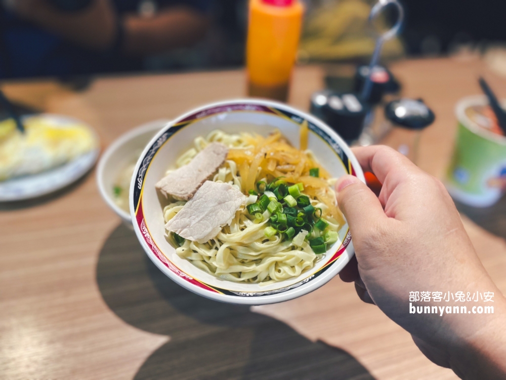 在地美食【東家館】基隆後火車好吃餛飩湯與基隆乾麵