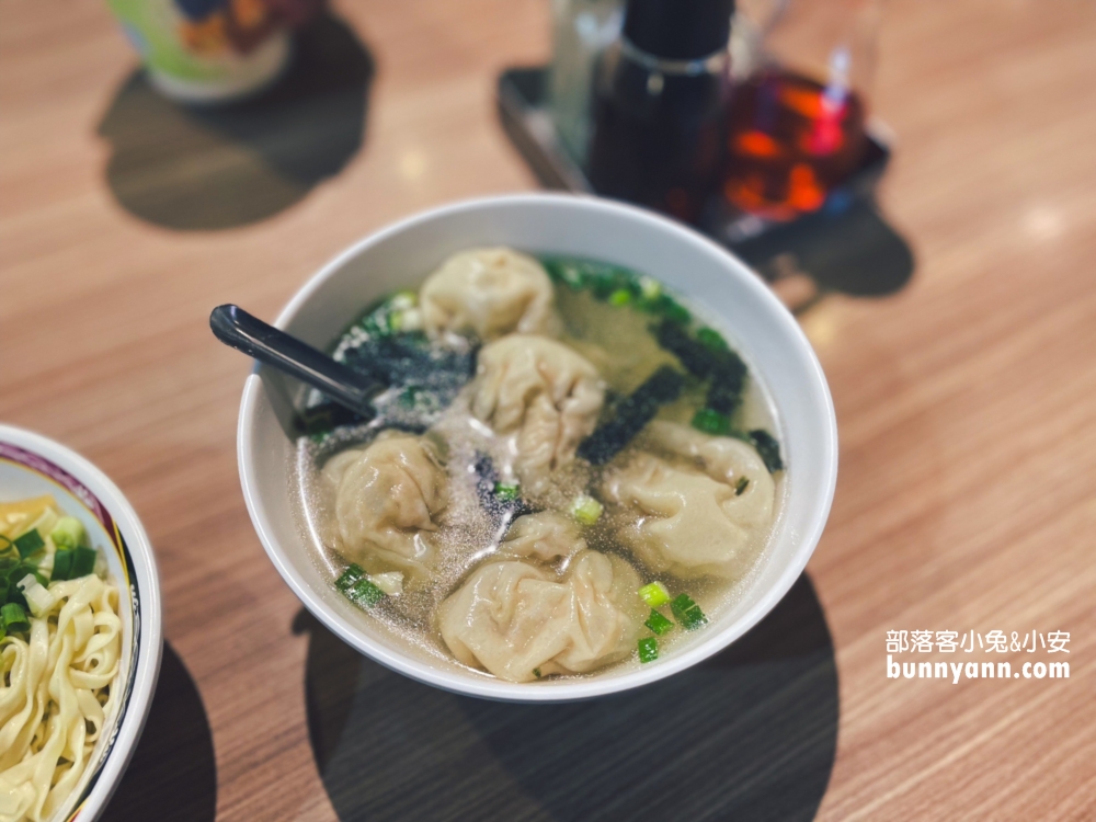 在地美食【東家館】基隆後火車好吃餛飩湯與基隆乾麵