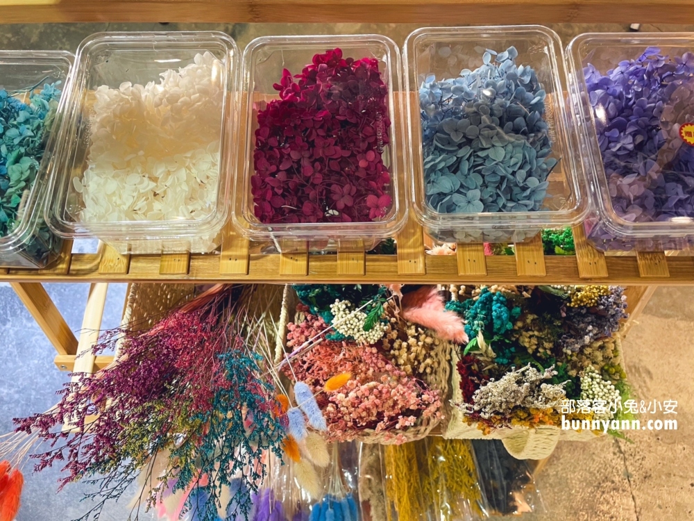 果丘in白木耳吸凍飲專賣店，來玩香氛蠟燭DIY，繡球花霜淇淋又美又好吃。
