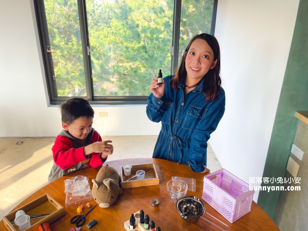 果丘in白木耳吸凍飲專賣店，來玩香氛蠟燭DIY，繡球花霜淇淋又美又好吃。