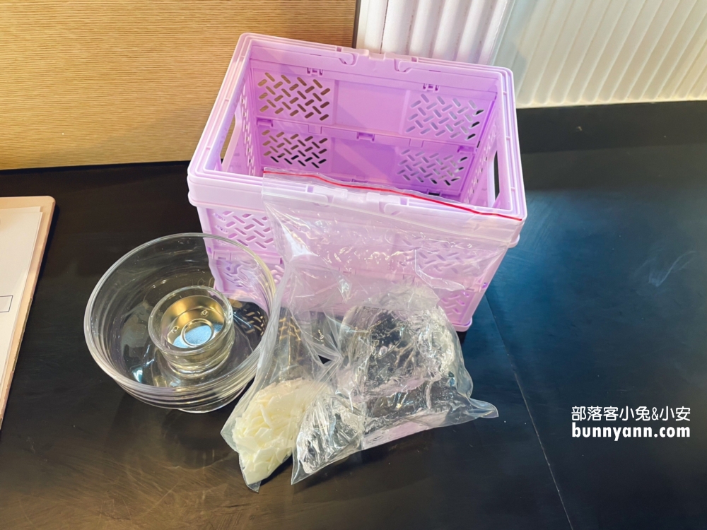 果丘in白木耳吸凍飲專賣店，來玩香氛蠟燭DIY，繡球花霜淇淋又美又好吃。