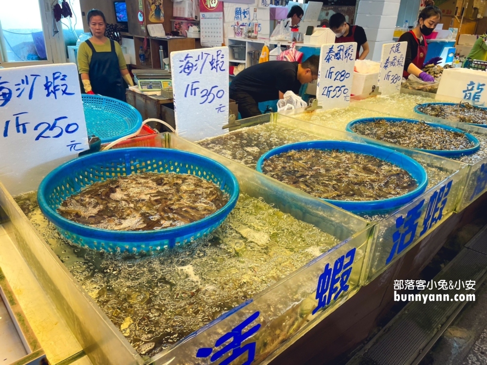 台中【梧棲漁港】想吃現撈螃蟹、龍蝦、鮮蚵，這裡通通有
