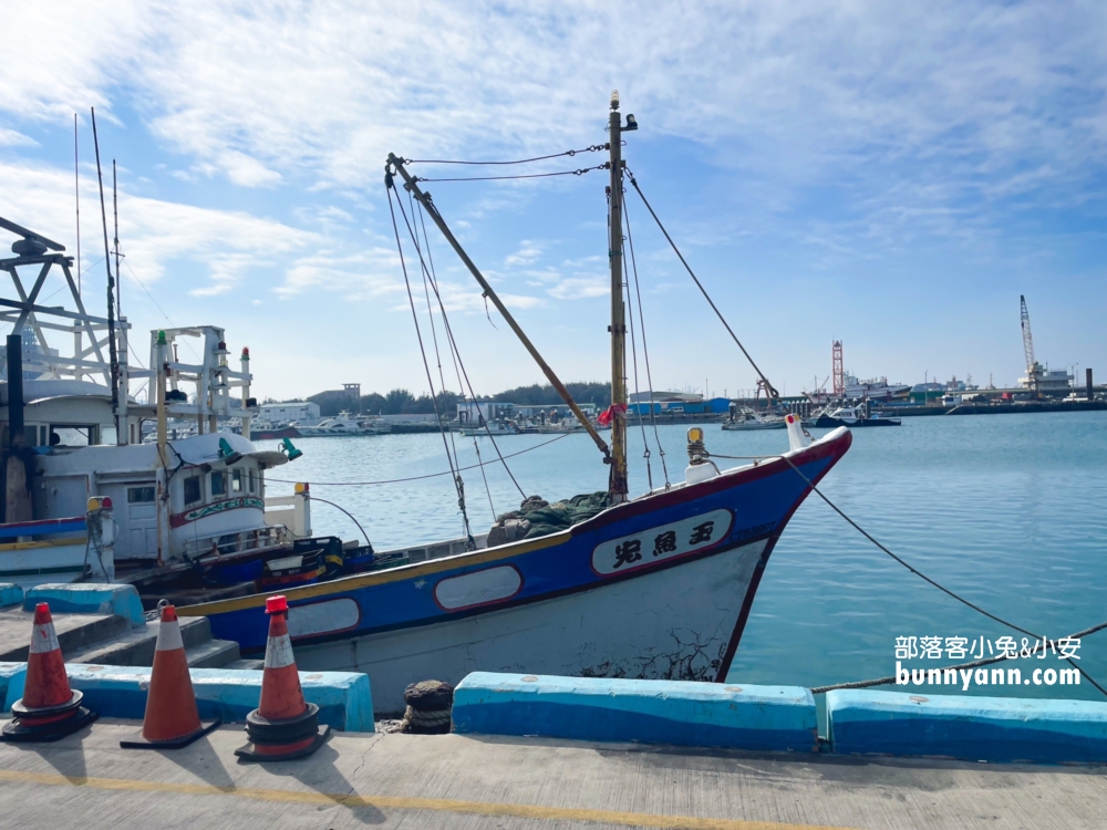 台中【梧棲漁港】想吃現撈螃蟹、龍蝦、鮮蚵，這裡通通有