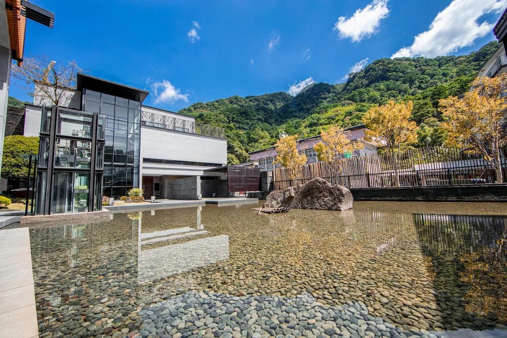 烏來【璞石麗緻溫泉會館】位於溪畔的唯美精緻溫泉湯屋