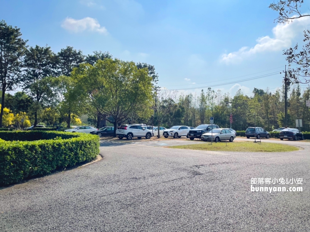 嘉義【觸口自然教育中心】最吸引人的特色包括森林步道、自然樹木館、景觀平台步道