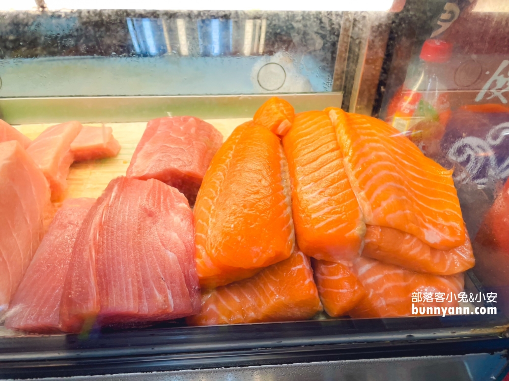 龜吼津鮮閣活海鮮餐廳，谷歌4.7顆星的評價很高的海鮮餐廳！