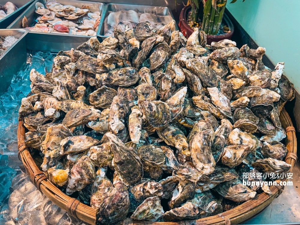新北市【海世界複合式碳烤林口店】各種海鮮漁獲一整個放滿冰櫃任你挑