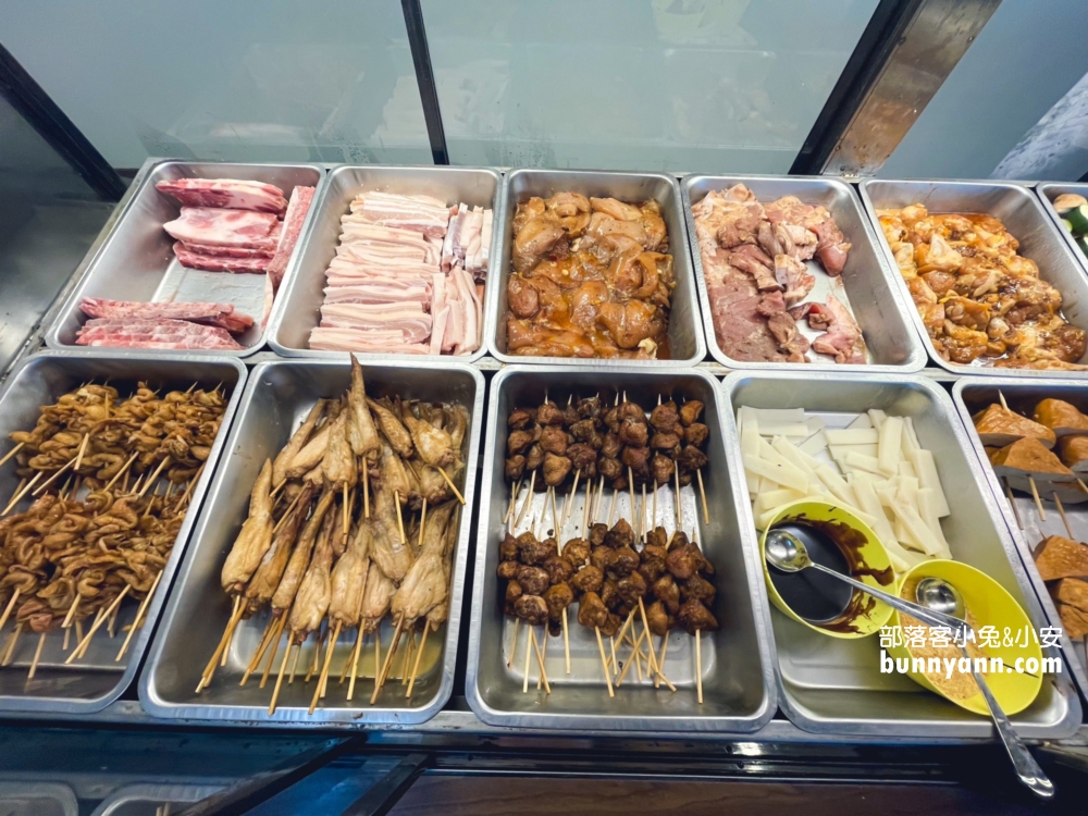 新北市【海世界複合式碳烤林口店】各種海鮮漁獲一整個放滿冰櫃任你挑