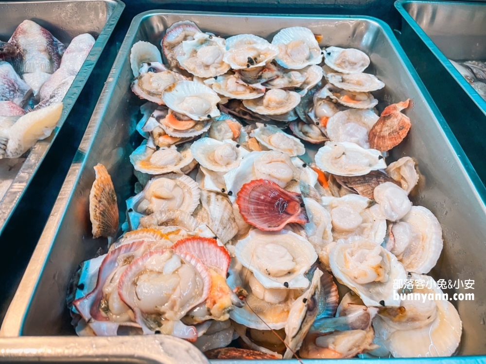 新北市【海世界複合式碳烤林口店】各種海鮮漁獲一整個放滿冰櫃任你挑