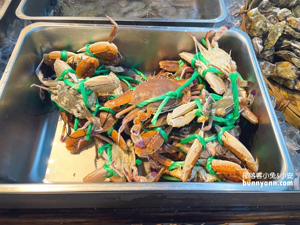 新北市【海世界複合式碳烤林口店】各種海鮮漁獲一整個放滿冰櫃任你挑