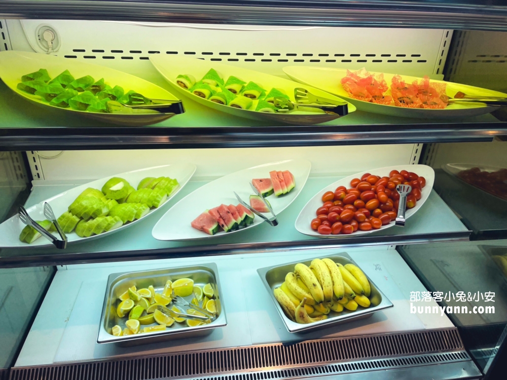 新北市【海世界複合式碳烤林口店】各種海鮮漁獲一整個放滿冰櫃任你挑