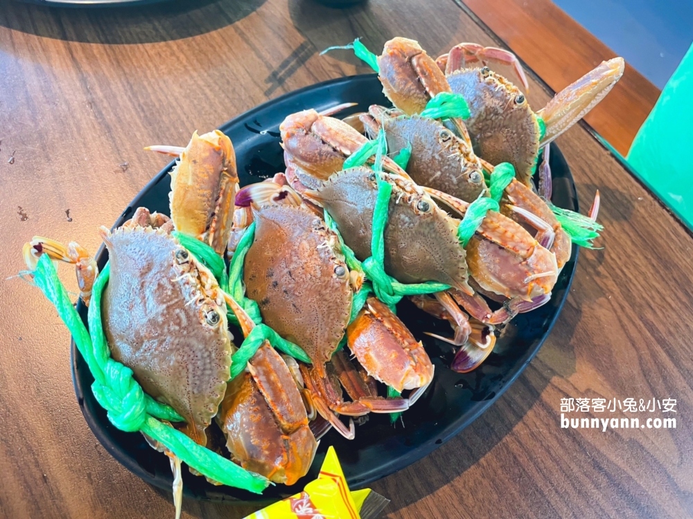 新北市【海世界複合式碳烤林口店】各種海鮮漁獲一整個放滿冰櫃任你挑
