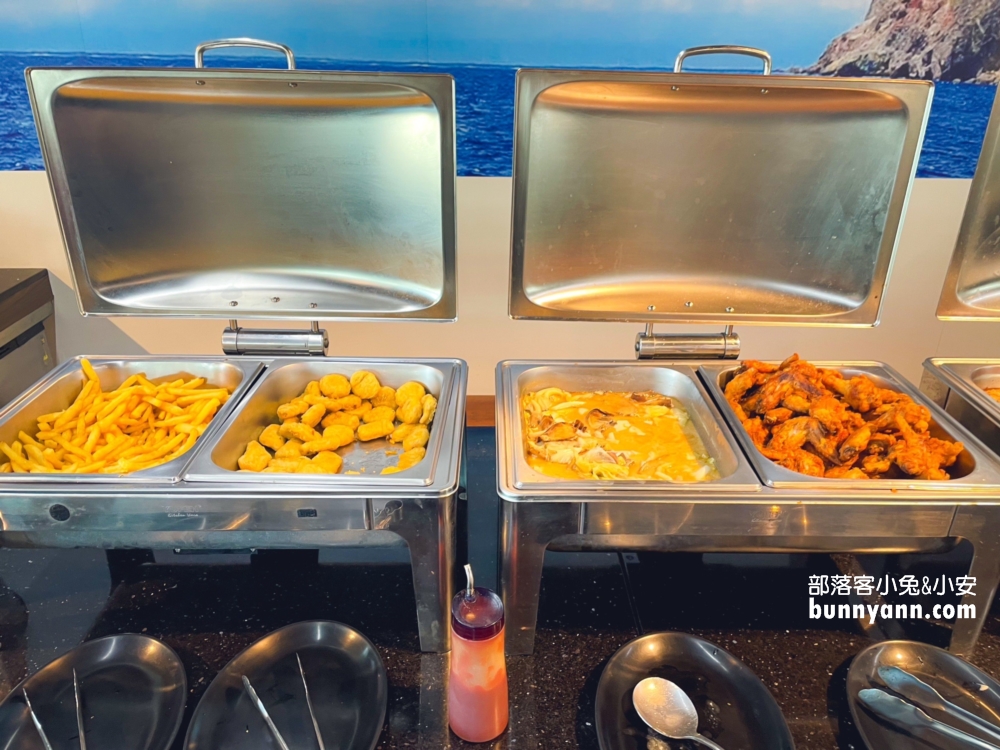 新北市【海世界複合式碳烤林口店】各種海鮮漁獲一整個放滿冰櫃任你挑