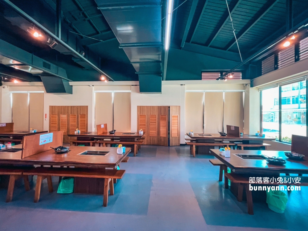 新北市【海世界複合式碳烤林口店】各種海鮮漁獲一整個放滿冰櫃任你挑