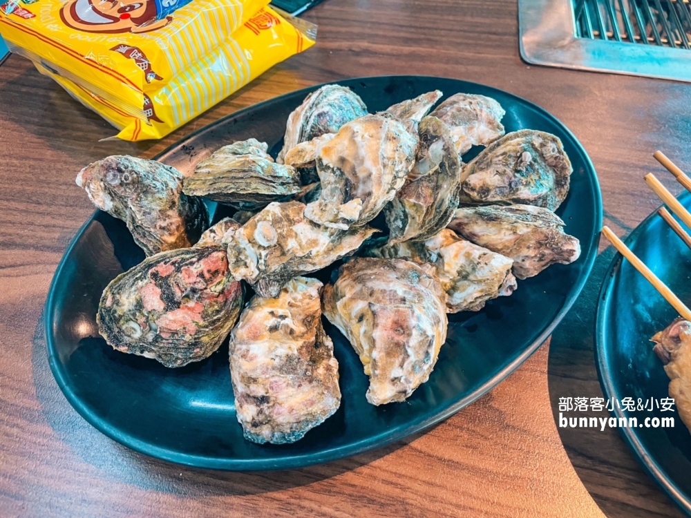 新北市【海世界複合式碳烤林口店】各種海鮮漁獲一整個放滿冰櫃任你挑