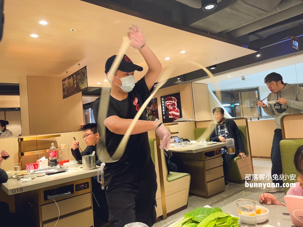 【海底撈火鍋慶城店】小孩用餐送玩具還有免費美甲服務，環境、交通攻略