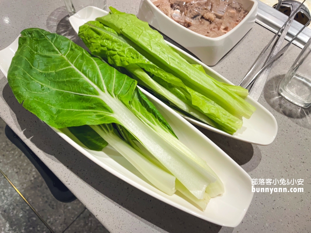 【海底撈火鍋慶城店】小孩用餐送玩具還有免費美甲服務，環境、交通攻略