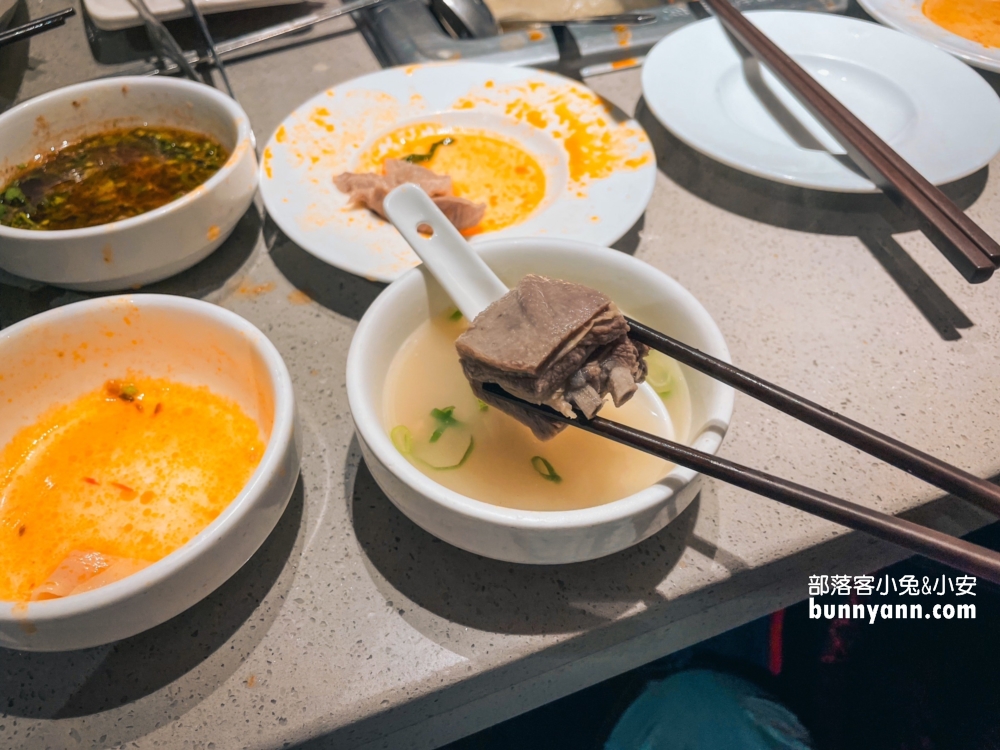 【海底撈火鍋慶城店】小孩用餐送玩具還有免費美甲服務，環境、交通攻略