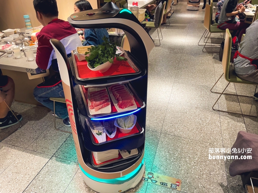 【海底撈火鍋慶城店】小孩用餐送玩具還有免費美甲服務，環境、交通攻略