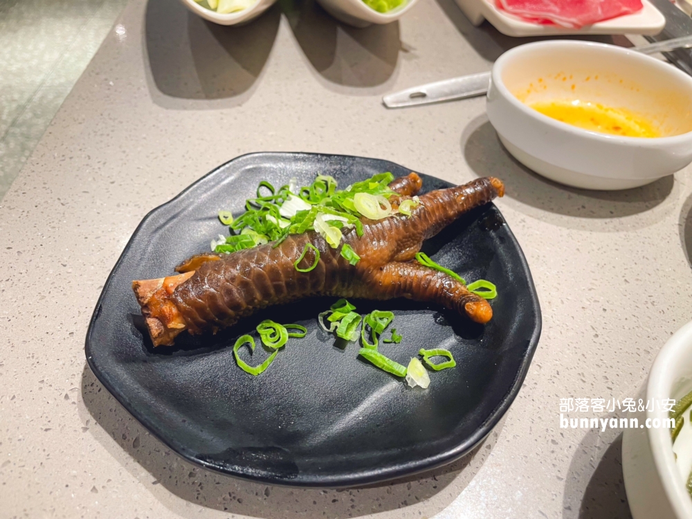 【海底撈火鍋慶城店】小孩用餐送玩具還有免費美甲服務，環境、交通攻略