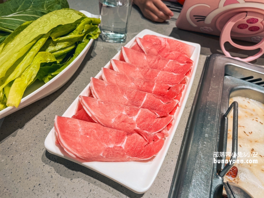 【海底撈火鍋慶城店】小孩用餐送玩具還有免費美甲服務，環境、交通攻略