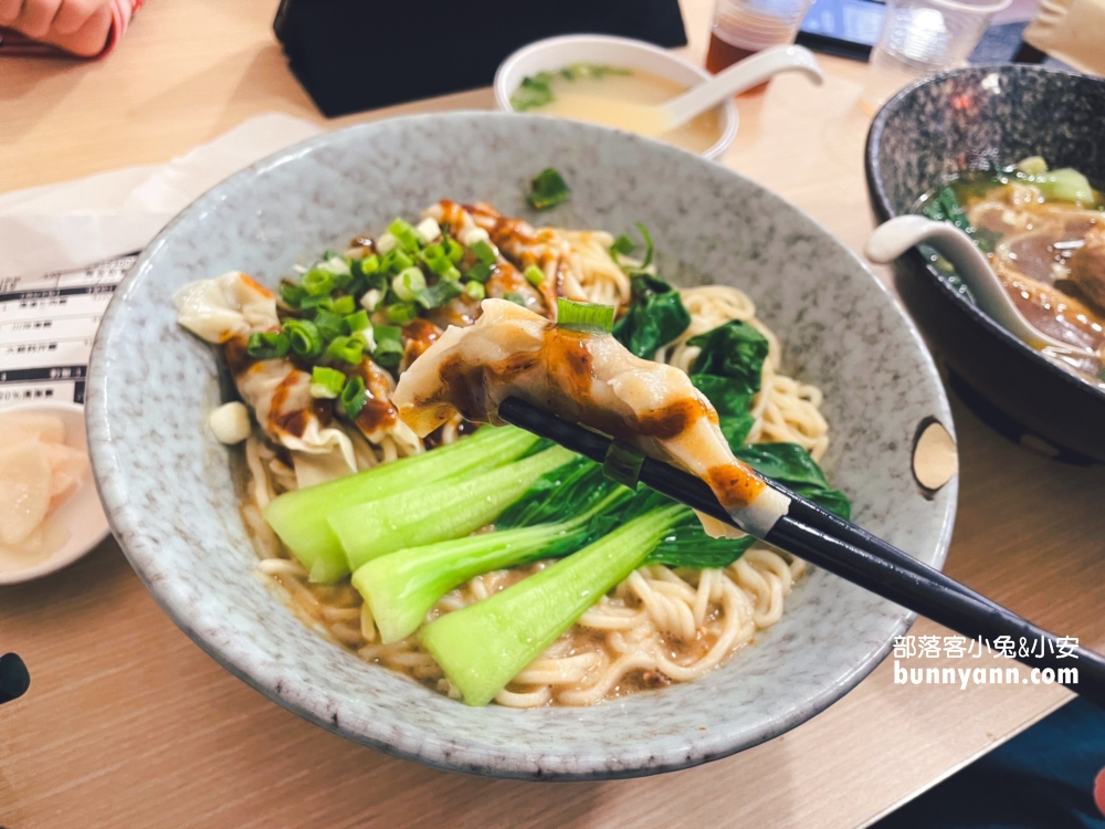 台中「清一色牛肉麵」加麵加湯吃泡菜喝珍奶跟紅茶全不用錢
