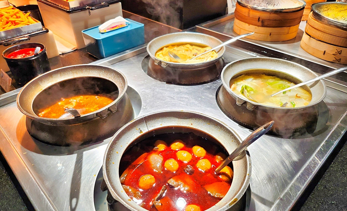 超受歡迎的我家牛排中和店，只要370元起就有百道熱炒料理任你吃到飽