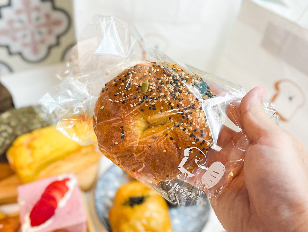 小鳥吃吐司圓山店》浮誇58公分巨大可頌麵包，超美韓系麵包店!!