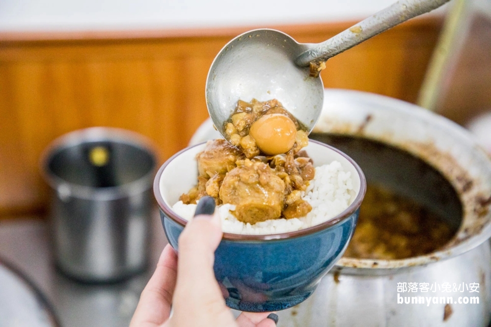 善化美食》阿牛仔牛肉湯，牛肉湯只賣100元，肉燥飯吃到飽超讚。