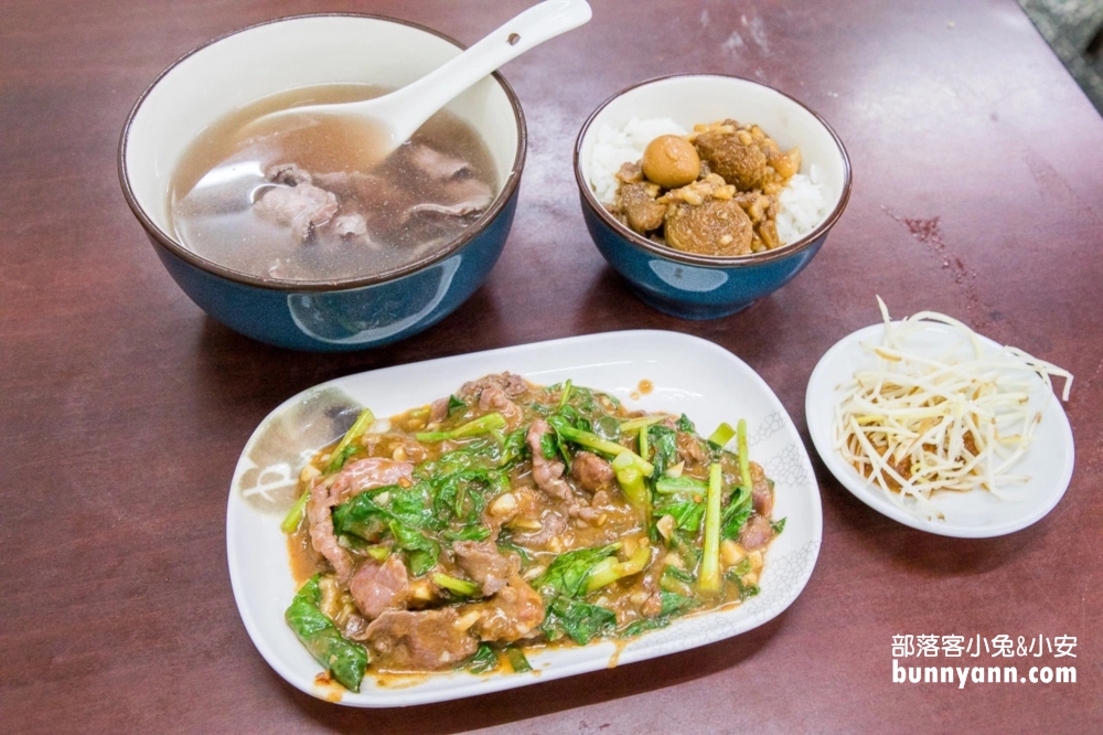 善化美食》阿牛仔牛肉湯，牛肉湯只賣100元，肉燥飯吃到飽超讚。