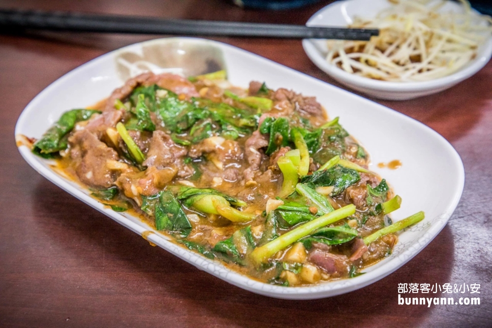 善化美食》阿牛仔牛肉湯，牛肉湯只賣100元，肉燥飯吃到飽超讚。