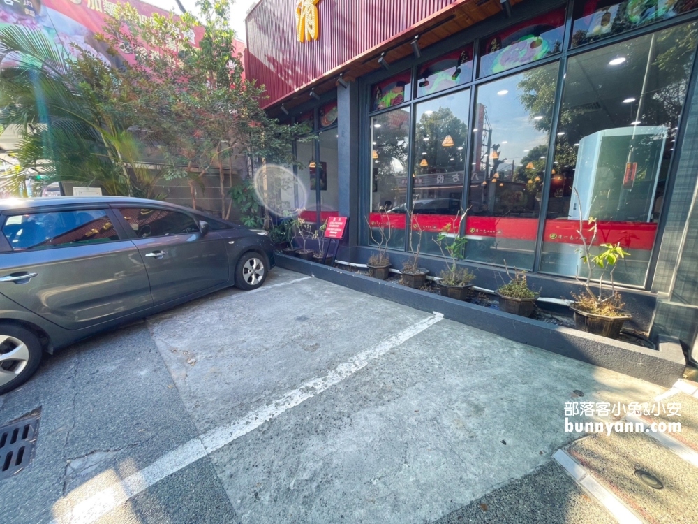南投麵店推薦》清一色牛肉麵埔里店，加麵加湯吃泡菜喝珍奶通通免加價！