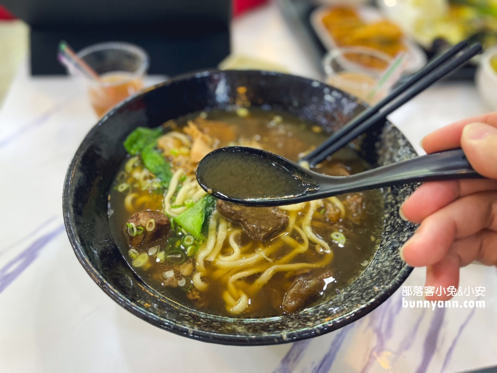 南投麵店推薦》清一色牛肉麵埔里店，加麵加湯吃泡菜喝珍奶通通免加價！