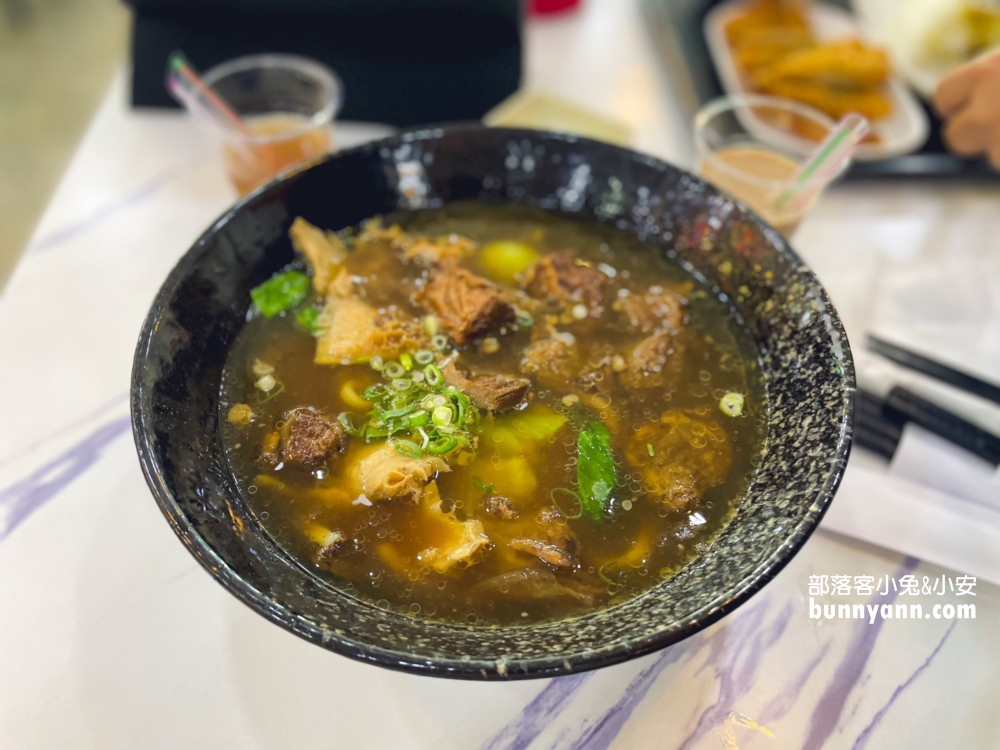 南投麵店推薦》清一色牛肉麵埔里店，加麵加湯吃泡菜喝珍奶通通免加價！