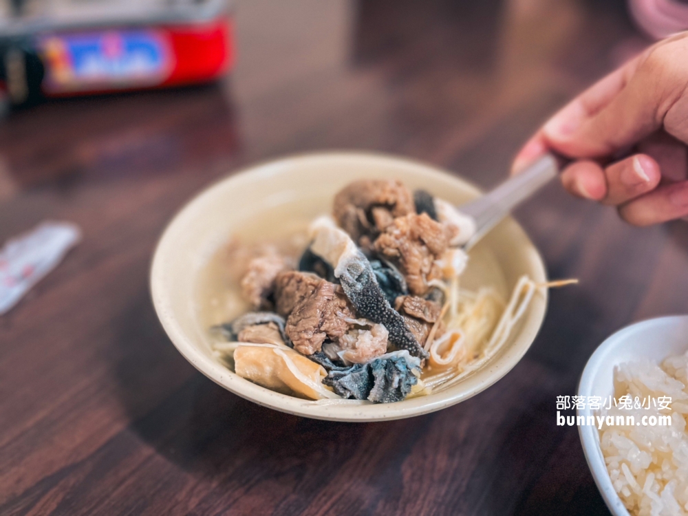 頂六台灣牛牛雜湯，這一大碗牛雜湯我可以給四顆星。