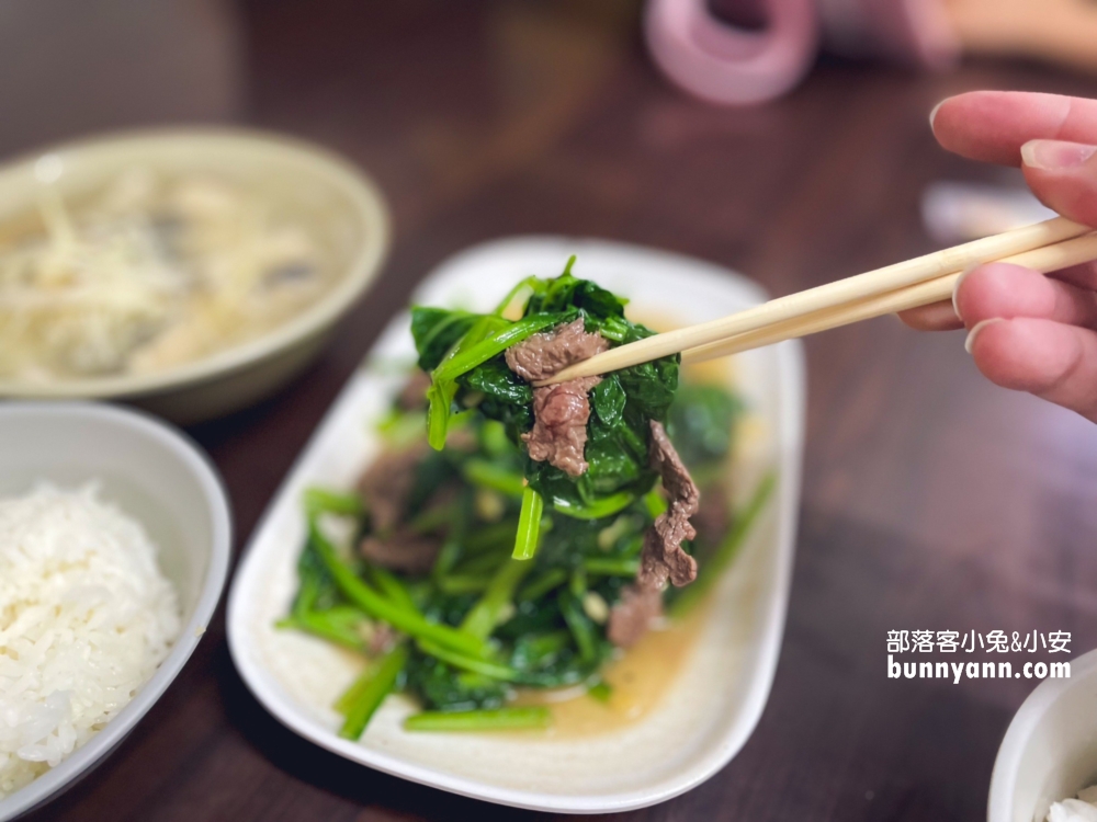 頂六台灣牛牛雜湯，這一大碗牛雜湯我可以給四顆星。