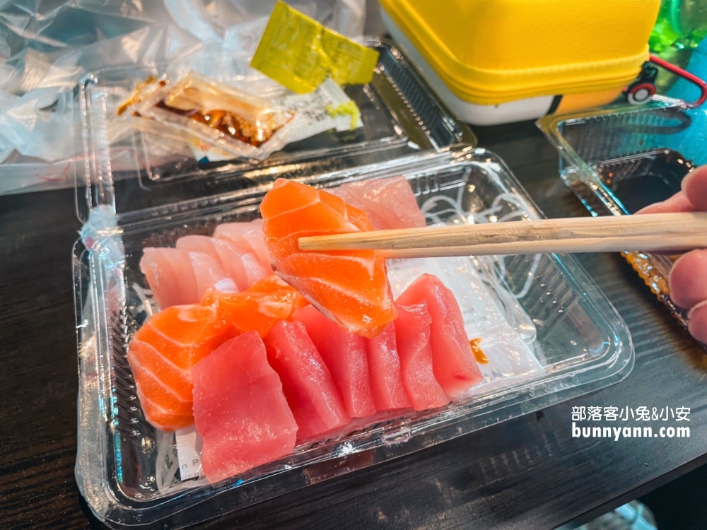 台中丸南生魚片｜逢甲商圈裡的10元厚切生魚片太狂了！
