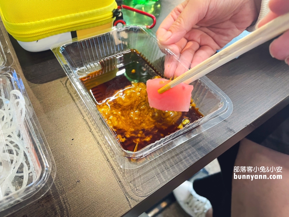 台中丸南生魚片｜逢甲商圈裡的10元厚切生魚片太狂了！