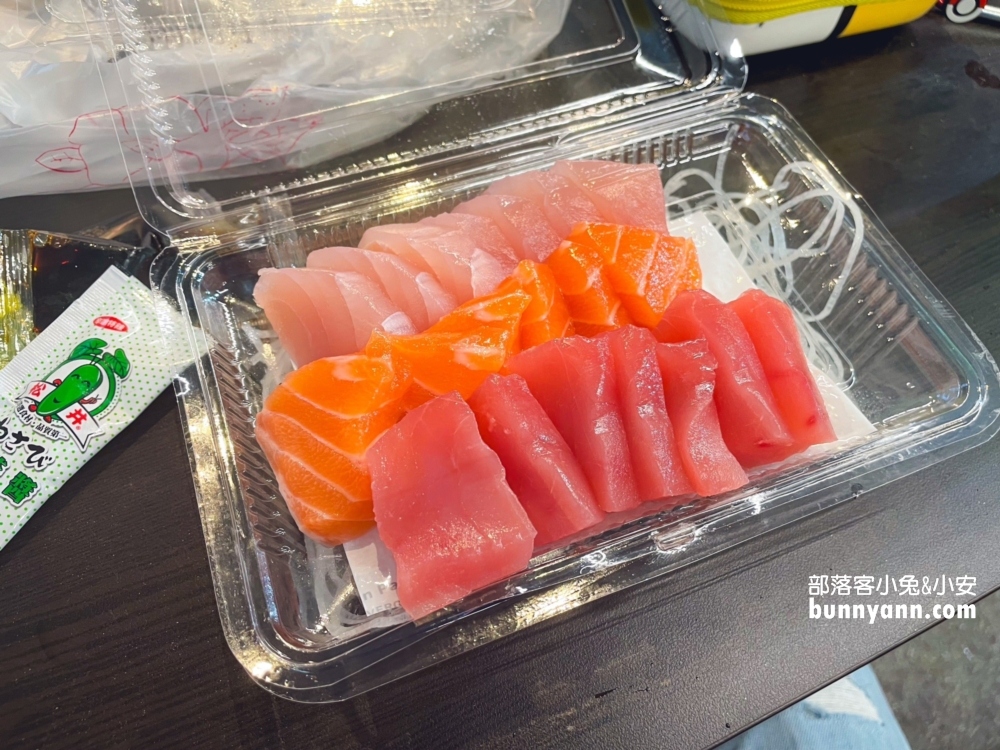 台中丸南生魚片｜逢甲商圈裡的10元厚切生魚片太狂了！