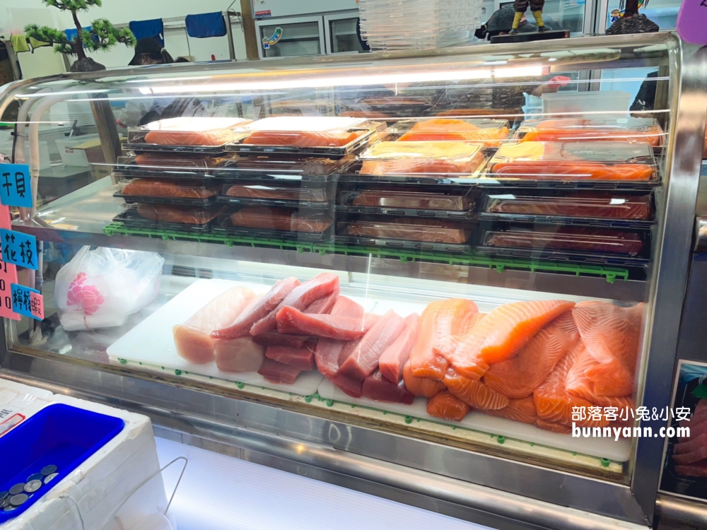台中丸南生魚片｜逢甲商圈裡的10元厚切生魚片太狂了！