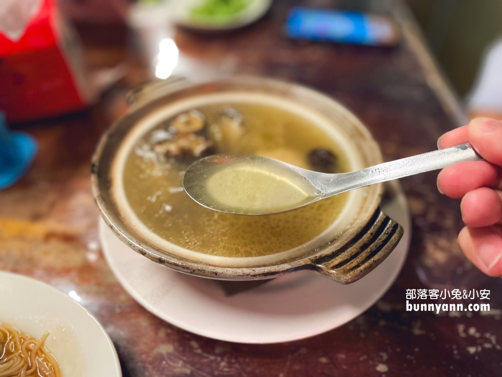 基隆好吃的【庭園臭豆腐】香酥脆，蘿蔔糕又比臭豆腐好吃