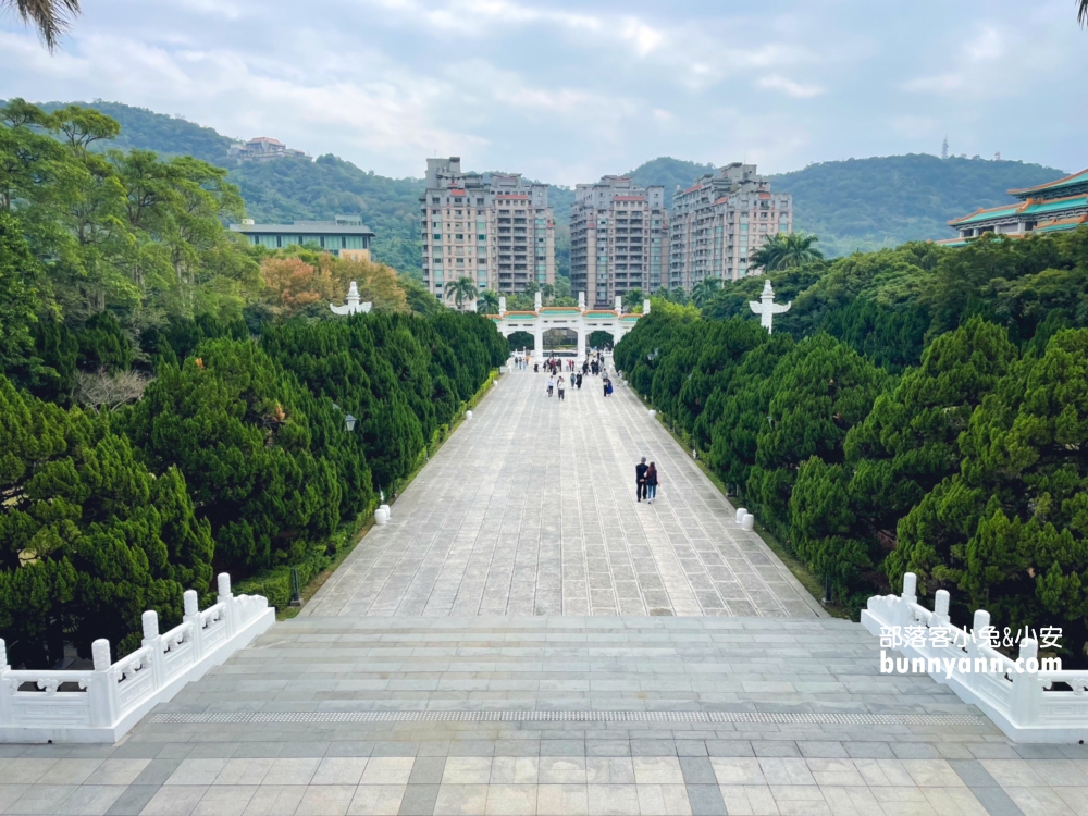 台北【至善園】至善園最迷人的地方，在於唯美的閣樓、湖畔步道、木造迴廊與拱橋
