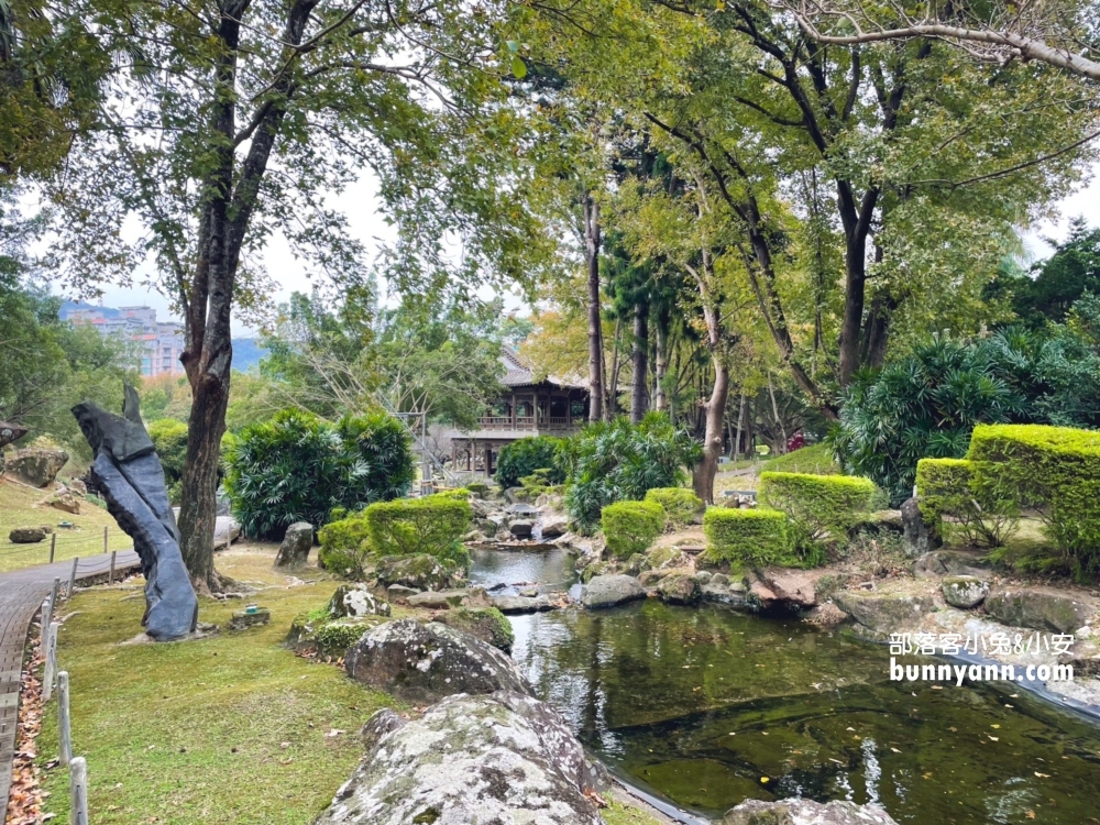 台北【至善園】至善園最迷人的地方，在於唯美的閣樓、湖畔步道、木造迴廊與拱橋