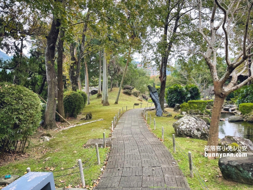 台北【至善園】至善園最迷人的地方，在於唯美的閣樓、湖畔步道、木造迴廊與拱橋