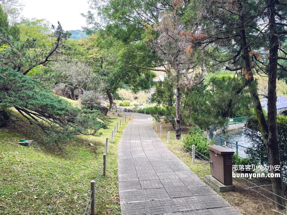 台北【至善園】至善園最迷人的地方，在於唯美的閣樓、湖畔步道、木造迴廊與拱橋