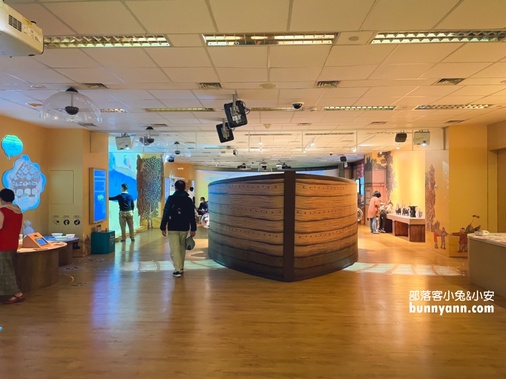 台北【至善園】至善園最迷人的地方，在於唯美的閣樓、湖畔步道、木造迴廊與拱橋