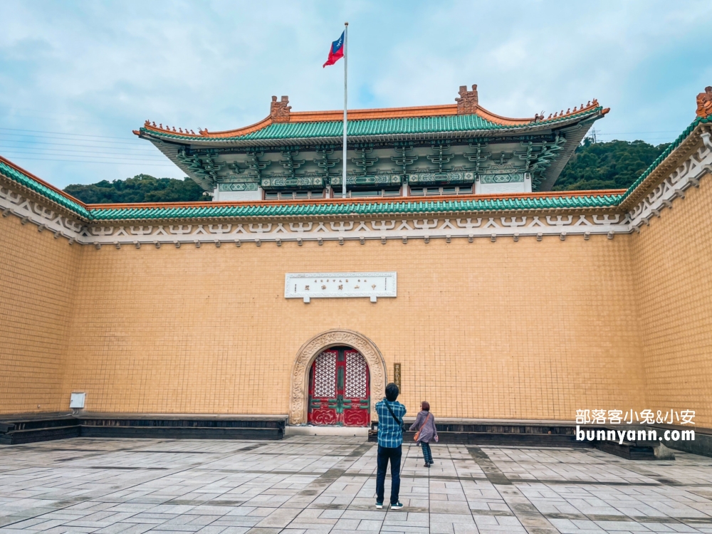 台北【至善園】至善園最迷人的地方，在於唯美的閣樓、湖畔步道、木造迴廊與拱橋
