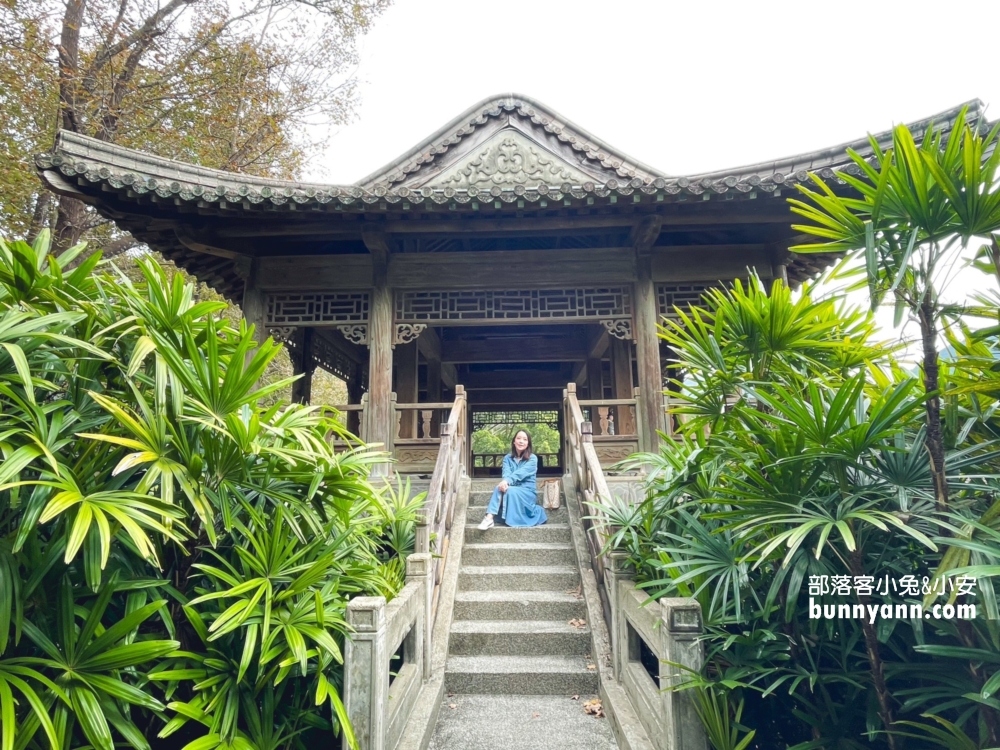 台北【至善園】至善園最迷人的地方，在於唯美的閣樓、湖畔步道、木造迴廊與拱橋