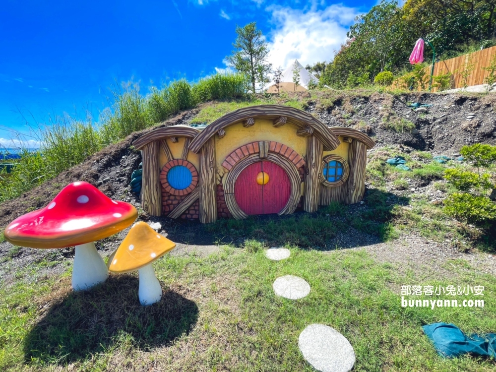 花蓮【月崖灣親子農場】一邊看海一邊餵水豚吃飯真好玩