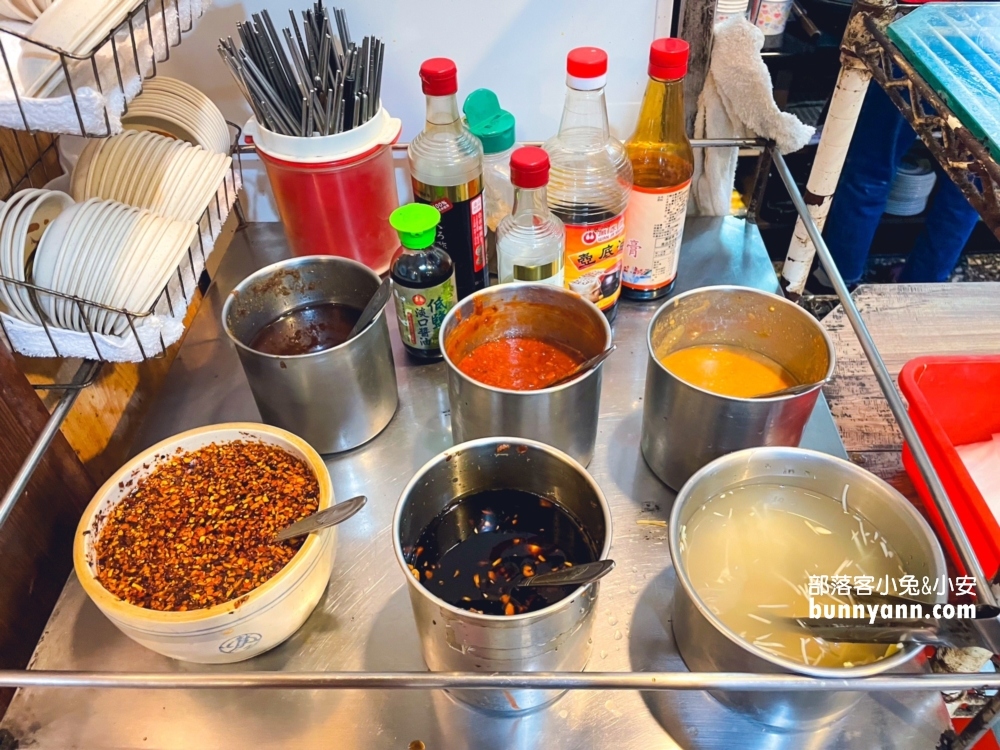 七堵美食【宣騰莊】好吃又便宜的酸菜白肉鍋跟牛肉麵
